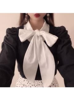 ボウタイパワーショルダーテレコトップス　grl 可愛い　ニット　ホワイト　黒のサムネイル
