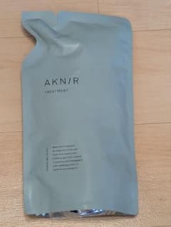 【新品】AKNIR 薬用ヘアートリートメントのサムネイル