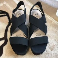 早い者勝ち！    H&M クロス サンダルブラックのサムネイル