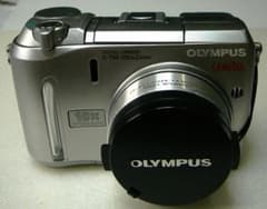 オリンパス C-750 UltraZoom（単３型電池で撮影可能な中古品）のサムネイル