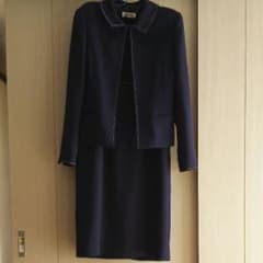 スーツのサムネイル