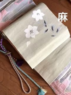 初夏セール【麻・夏帯】涼し気な薄いうぐいす色、お花の刺繍が可愛い☆麻 名古屋帯 初夏セール【麻・夏帯】涼し気な薄いうぐいす色、お花の刺繍が可愛い