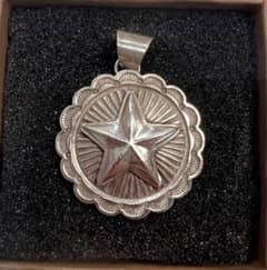 NAVAJO ナバホ族　ドノバン・キャドマン　ペンダントトップ NAVAJO ナバホ族 ドノバン・キャドマン ペンダントトップ - メルカリ