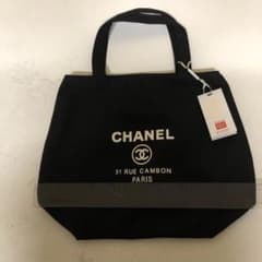 な*こ様 CHANEL ブラック キャンバストートバッグのサムネイル