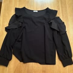 INGNI フリル付き黒長袖トップスのサムネイル