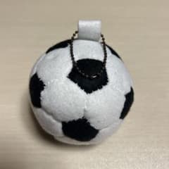 フェルト サッカーボール お守り（チェーン付き）応援グッズ　約8cmのサムネイル