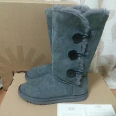 UGG☆グレー☆ベイリーボタントリプレットのサムネイル