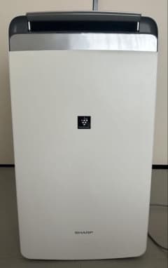 シャープ 衣類乾燥除湿機 CV-J180-W 2021年製 - メルカリ