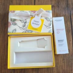 L'OCCITANEの空箱のサムネイル
