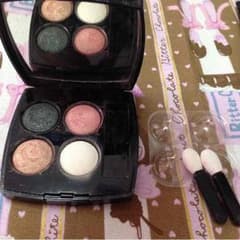 CHANEL アイシャドウのサムネイル