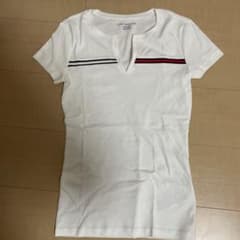 トミーヒルフィガー　Tシャツ新品のサムネイル