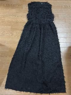 新品未使用】ZARA エンボス加工生地ミディワンピース M ブラック