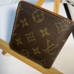 LOUIS VUITTON  メンズ二つ折財布のサムネイル