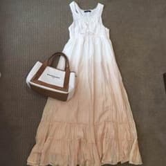 る様専用☆ROSE BUD リゾート☆マキシワンピースのサムネイル