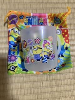 新品未使用♡ミニオンズのコップ＆巾着袋のサムネイル