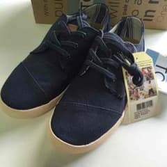 TOMSスニーカーのサムネイル