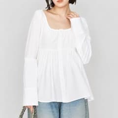 ASTRAET Uネック 切り替え ギャザー 長袖 ブラウス　ホワイト ASTRAET Uネック 切り替え ギャザー 長袖 ブラウス ホワイト - メルカリ
