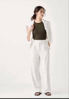UNIQLO タックワイドパンツ　丈長めのサムネイル
