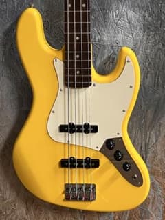 【①】Squier by Fender ジャズベース イエロー エレキベース ①】Squier by Fender ジャズベース イエロー エレキベース