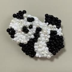 ビーズ刺繍ブローチ　パンダNo.2のサムネイル