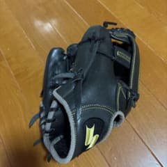 野球用黒色グローブ 左利き用のサムネイル