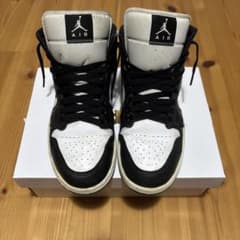 NIKE AIR JORDAN 1 MID ブラック ホワイトのサムネイル