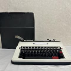 SILVER REED 810 レトロタイプライター インテリア用　ケース付 SILVER REED 810 レトロタイプライター インテリア用 ケース付 - メルカリ
