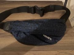 KENZO ボディバッグ ネイビー ロゴ入り - メルカリ