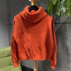 エルメスhermes オレンジ タートルネック ニット 長袖 指穴付きのサムネイル