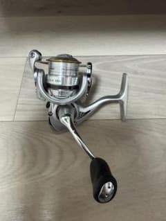 Daiwa CALDIA 2004 スピニングリール中古箱無し - メルカリ