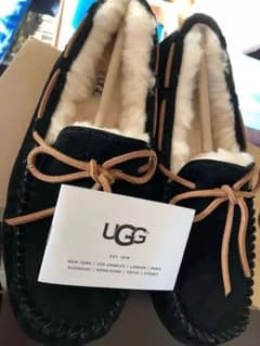 新品UGGモカシン ダコタ 黒 ブラック24cmのサムネイル