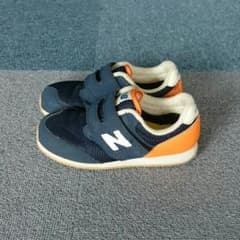 newbalanceキッズスニーカーのサムネイル