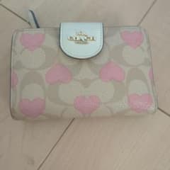 COACH ハート柄 二つ折り財布 - メルカリ