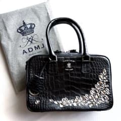 再値下げ極美品タグ付き✨A.D.M.J. スワロフスキー ボストンバッグ 黒 美品】ADMJ スワロフスキー クリスタルソーイング23cmボストンバッグ