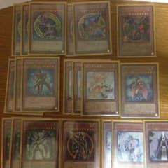 遊戯王 ブラックマジシャン デッキのサムネイル
