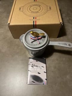 即日発送　新品未使用　ストウブソースパン 14 cm 鋳鉄 グレー　特別ノブ付き 即日発送 新品未使用 ストウブソースパン 14 cm 鋳鉄 グレー 特別ノブ