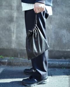 COMESANDGOES レザー 巾着バッグ　黒　small COMESANDGOES レザー 巾着バッグ 黒 small - メルカリ