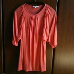 ヴァネッサブリューノ オレンジＴシャツのサムネイル