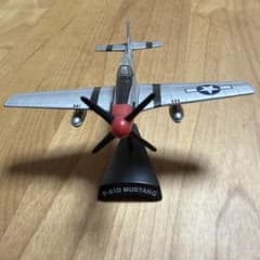 P-51D Mustang 戦闘機 模型 スタンド付きのサムネイル