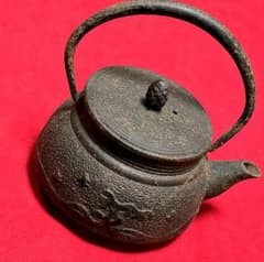 希少・昭和レトロ】南部鉄器/鉄瓶_波千鳥文（丸秀） - メルカリ