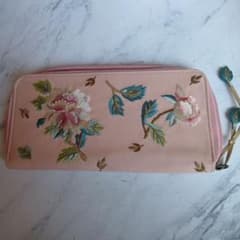 未使用 vivienne Tam 花柄刺繍 ラウンドファスナー 長財布 ピンク 