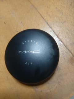 お値下げMAC スタジオフィックス パウダー プラス ファンデーション NC15のサムネイル