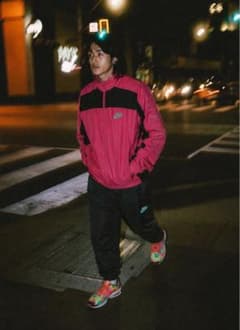 と*え様 NIKE × atmos コラボ ナイロンジャケット ピンク ブラックのサムネイル