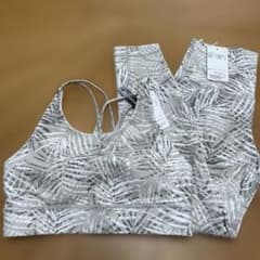 新品未使用品　　ヨガウェアセットのサムネイル