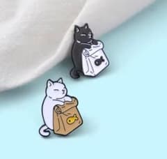 ◯신품[흰 고양이 검은 고양이 2개 세트]핀 배지/핀즈
