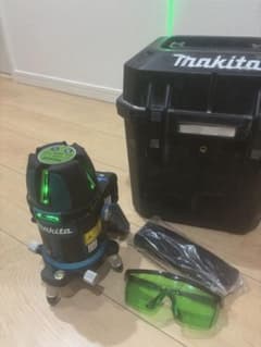 makita マキタ SK505GDN レーザー墨出し器 ケース付き - メルカリ
