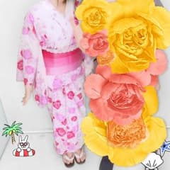 白地にピンクの薔薇の浴衣のサムネイル