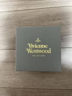 【値下げ】Vivienne Westwood ヴィヴィアン 腕時計 外箱のサムネイル