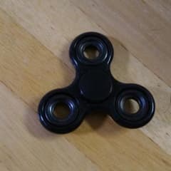 壊れたハンドスピナーのサムネイル