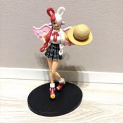 ワンピース　ウタ　フィギュア　麦わら帽子付きのサムネイル
